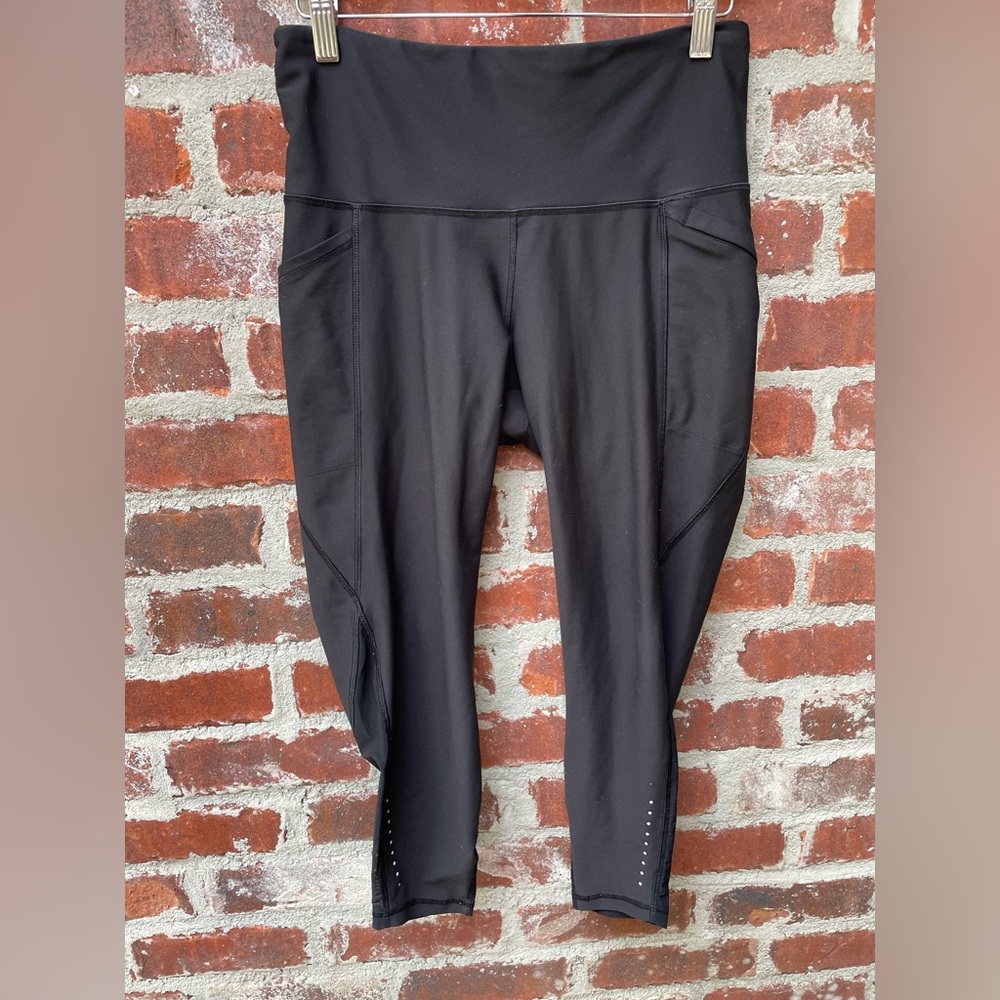 Old navy black elevate go dry leggings with mesh side panels Large Petite